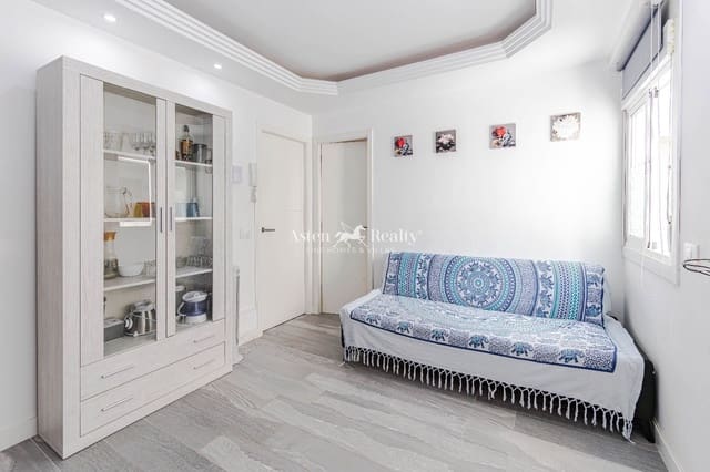 2 soverom Leilighet til salgs i Los Cristianos, Arona med svømmebasseng - € 260 000 (Ref: 9572359)