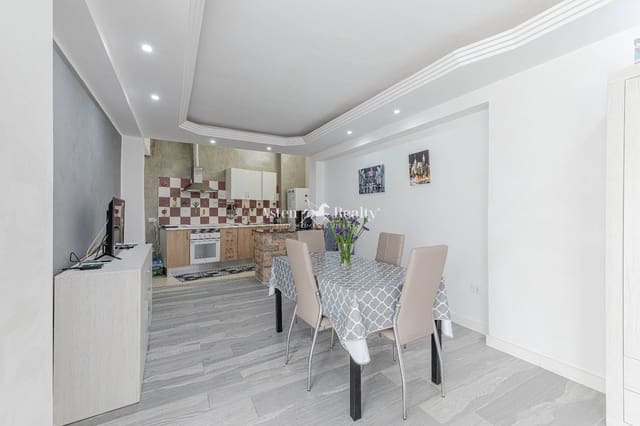 2 soverom Leilighet til salgs i Los Cristianos, Arona med svømmebasseng - € 260 000 (Ref: 9572359)