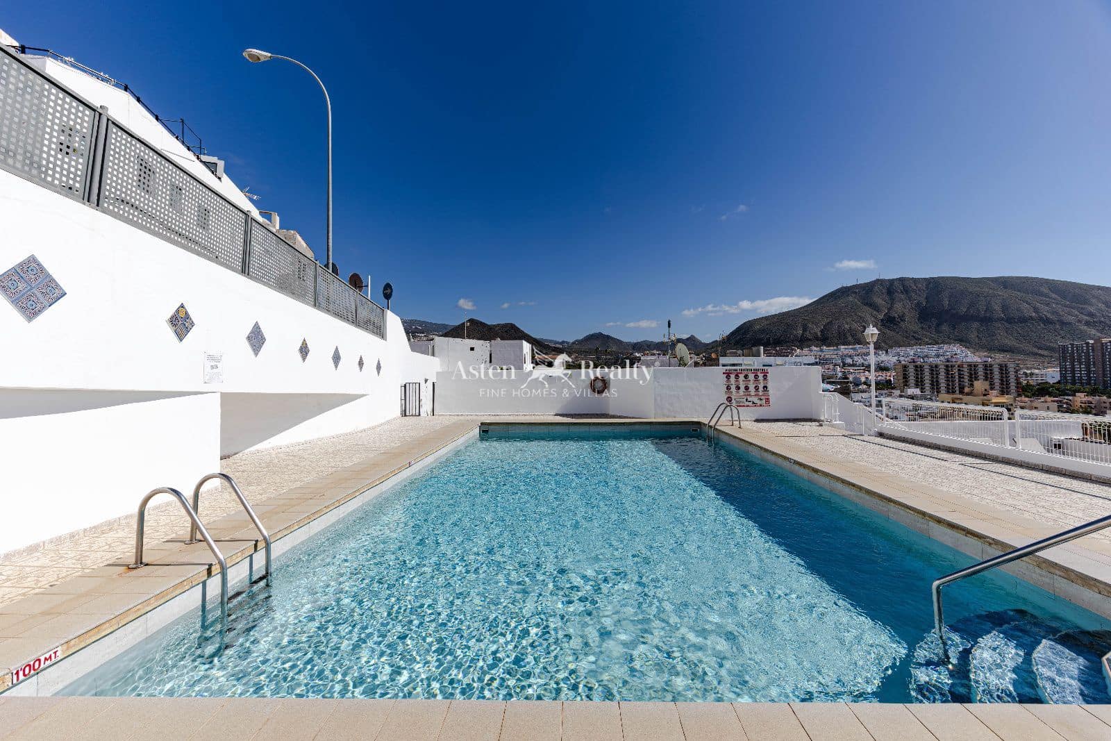 2 soverom Leilighet til salgs i Los Cristianos med svømmebasseng - € 260 000 (Ref: 9572359)