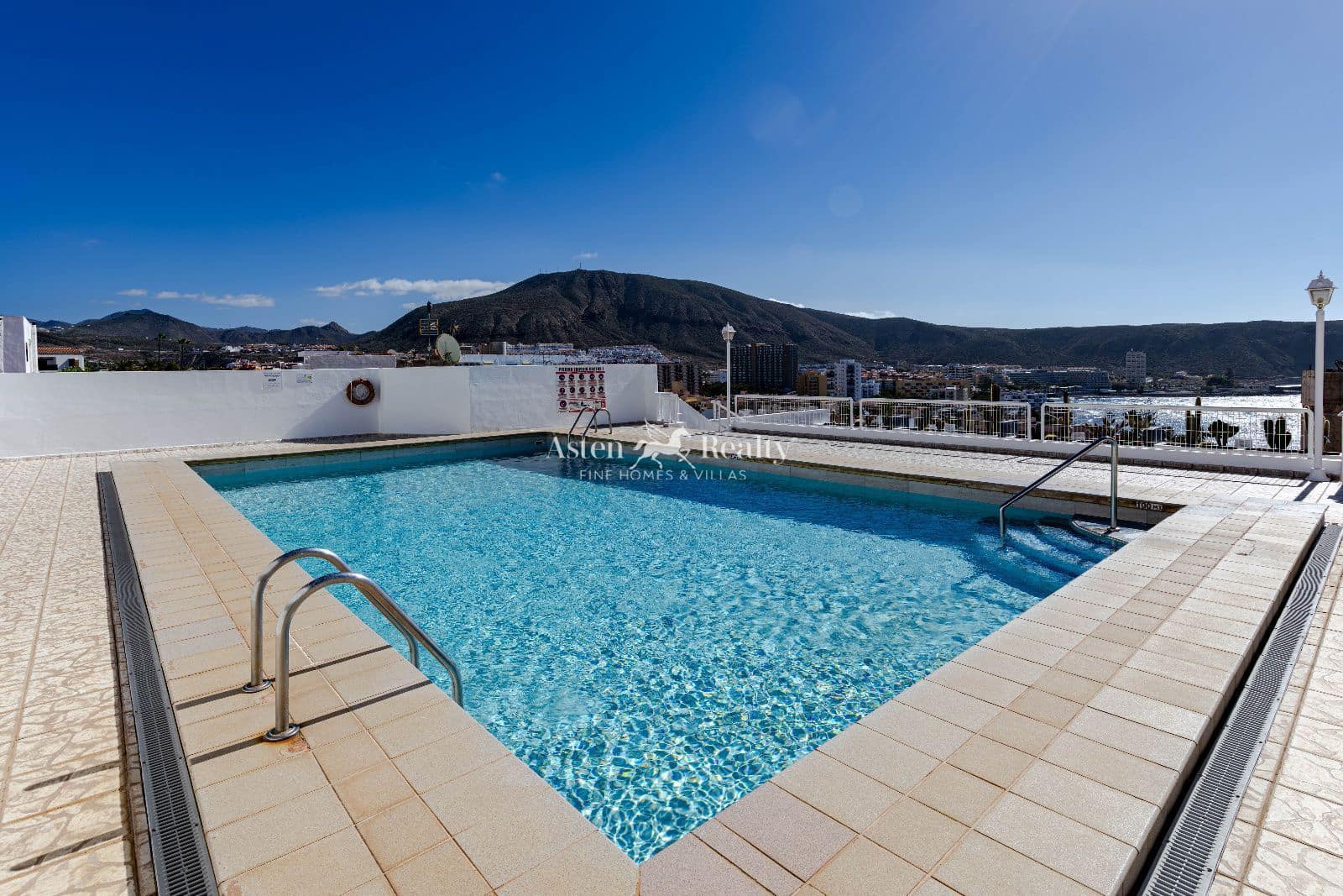 2 soverom Leilighet til salgs i Los Cristianos med svømmebasseng - € 260 000 (Ref: 9572359)