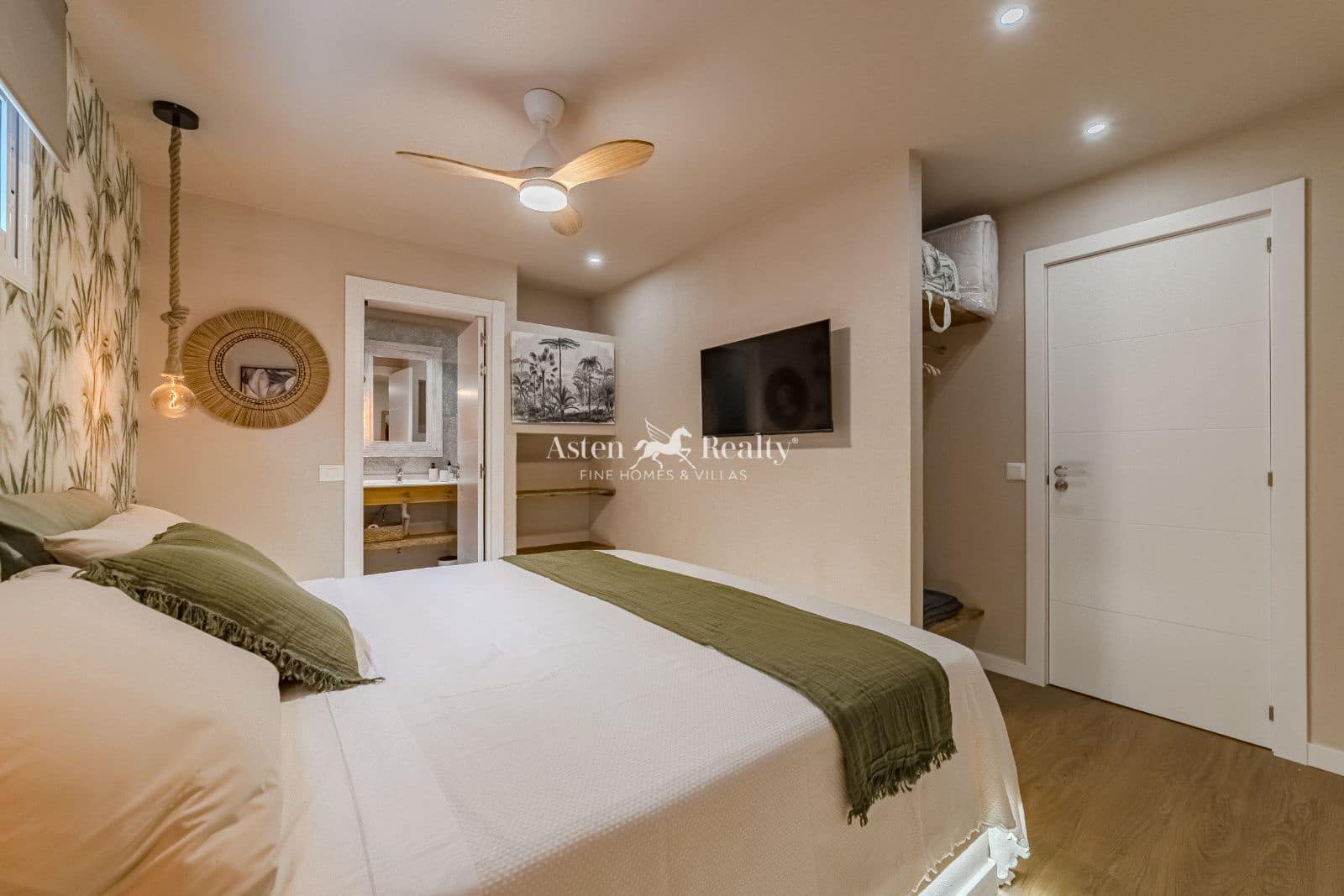 5 quarto Casa em Banda para venda em Chayofa com piscina garagem - 1 450 000 € (Ref: 9588158)