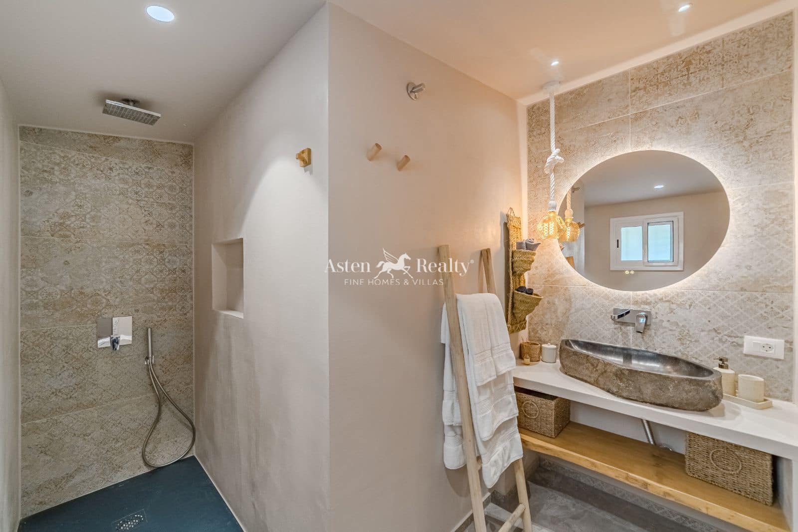 5 quarto Casa em Banda para venda em Chayofa com piscina garagem - 1 450 000 € (Ref: 9588158)