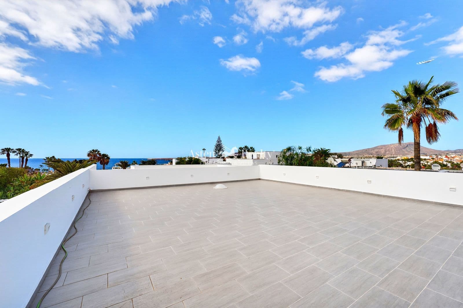 2 sypialnia Bungalow na sprzedaż w Costa del Silencio z basenem garażem - 995 000 € (Ref: 9588334)