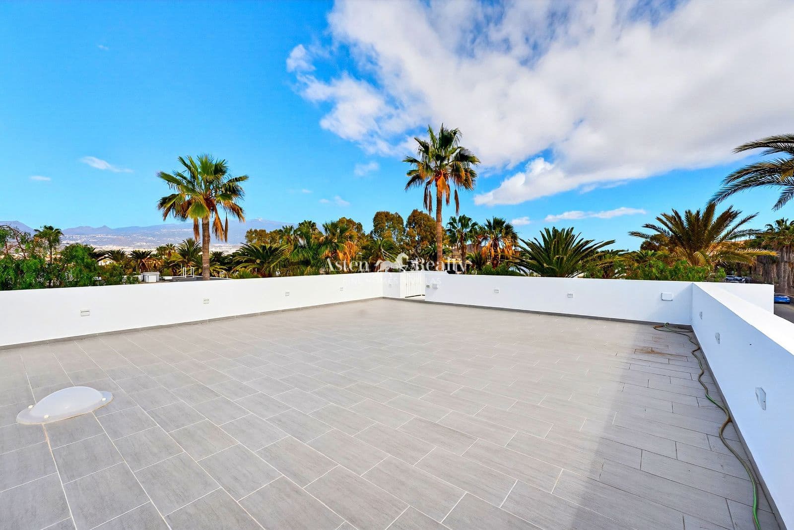 2 sypialnia Bungalow na sprzedaż w Costa del Silencio z basenem garażem - 995 000 € (Ref: 9588334)