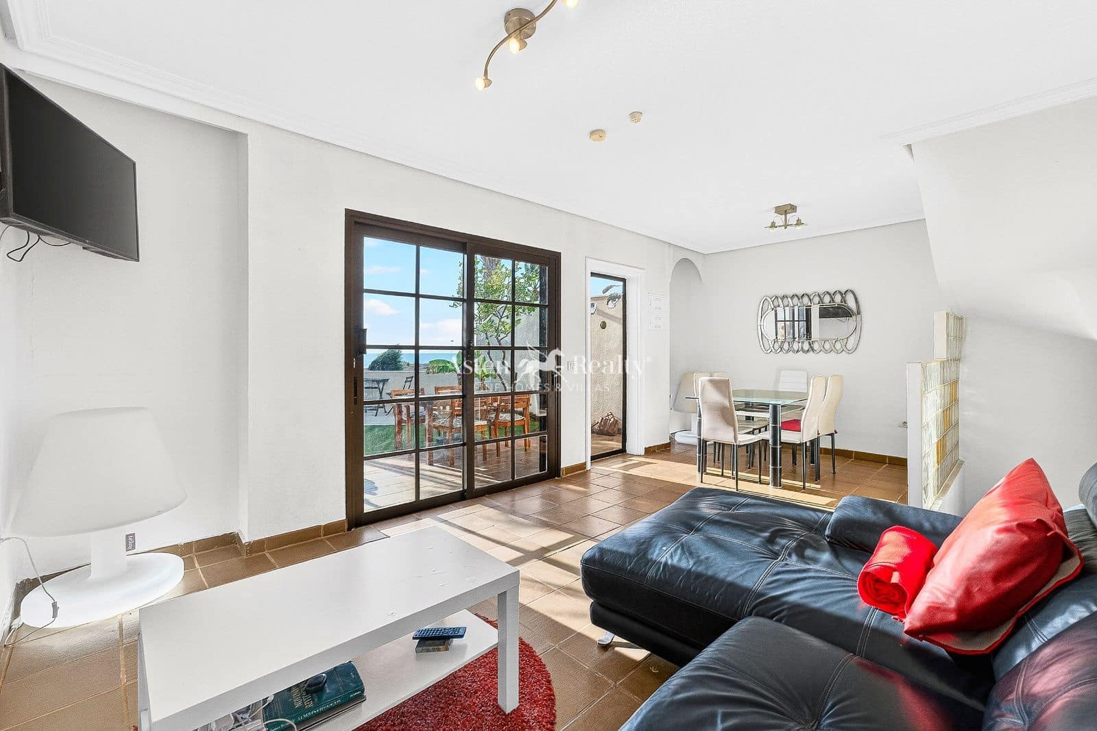 4 bedroom Townhouse for sale in El Medano with garage - € 699,000 (Ref: 9588480)