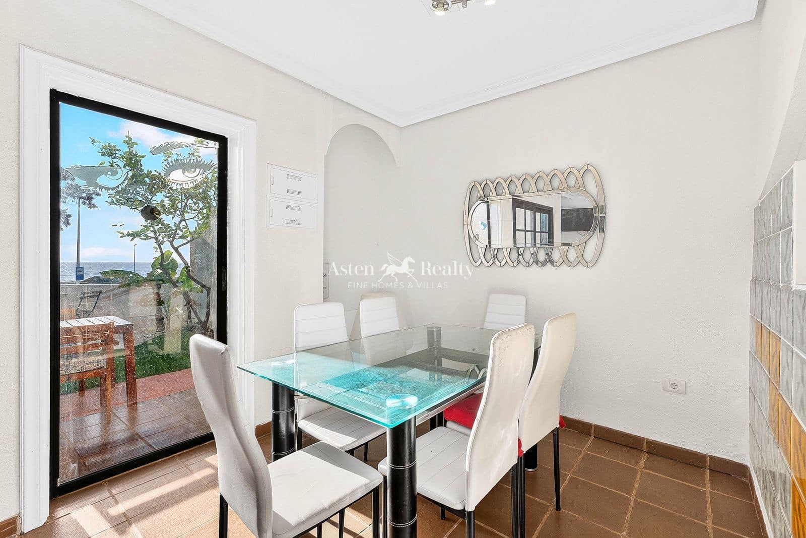 4 bedroom Townhouse for sale in El Medano with garage - € 699,000 (Ref: 9588480)