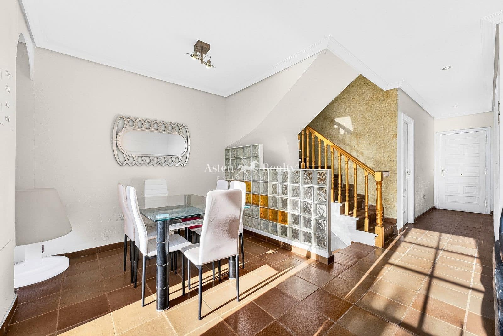 4 bedroom Townhouse for sale in El Medano with garage - € 699,000 (Ref: 9588480)