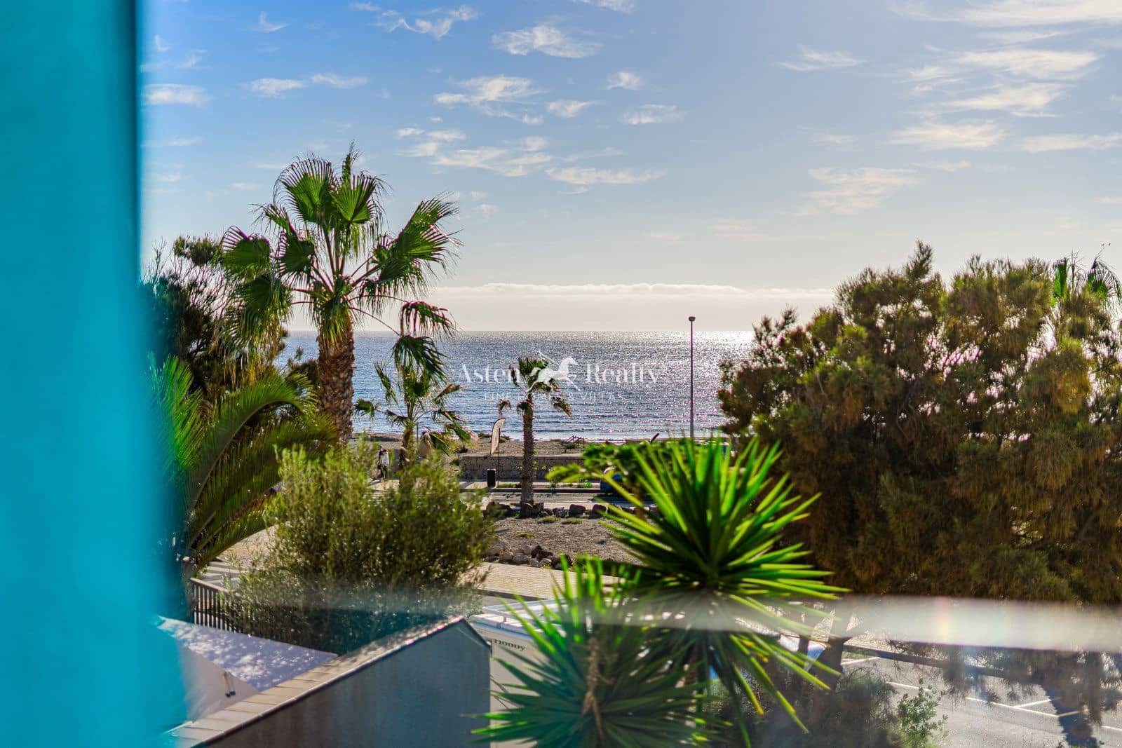 4 bedroom Townhouse for sale in El Medano with garage - € 699,000 (Ref: 9588480)