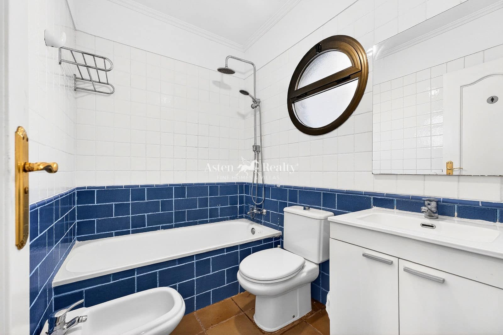 4 bedroom Townhouse for sale in El Medano with garage - € 699,000 (Ref: 9588480)