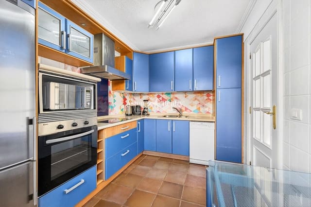 4 soveværelse Byhus til salg i El Medano, Granadilla de Abona med garage - € 699.000 (Ref: 9588480)