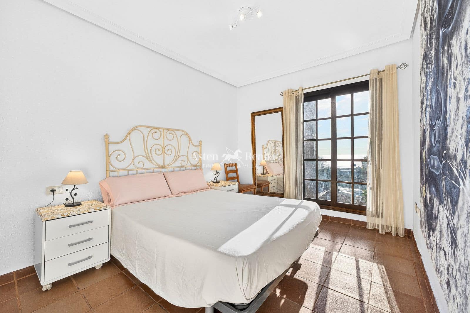 4 bedroom Townhouse for sale in El Medano with garage - € 699,000 (Ref: 9588480)