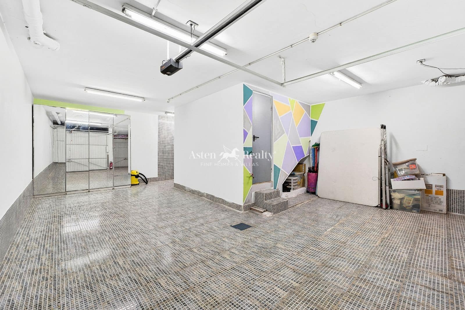 4 bedroom Townhouse for sale in El Medano with garage - € 699,000 (Ref: 9588480)