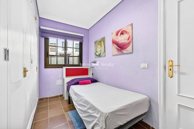 4 soveværelse Byhus til salg i El Medano, Granadilla de Abona med garage - € 699.000 (Ref: 9588480)