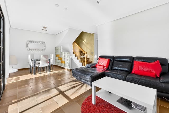 4 soveværelse Byhus til salg i El Medano, Granadilla de Abona med garage - € 699.000 (Ref: 9588480)