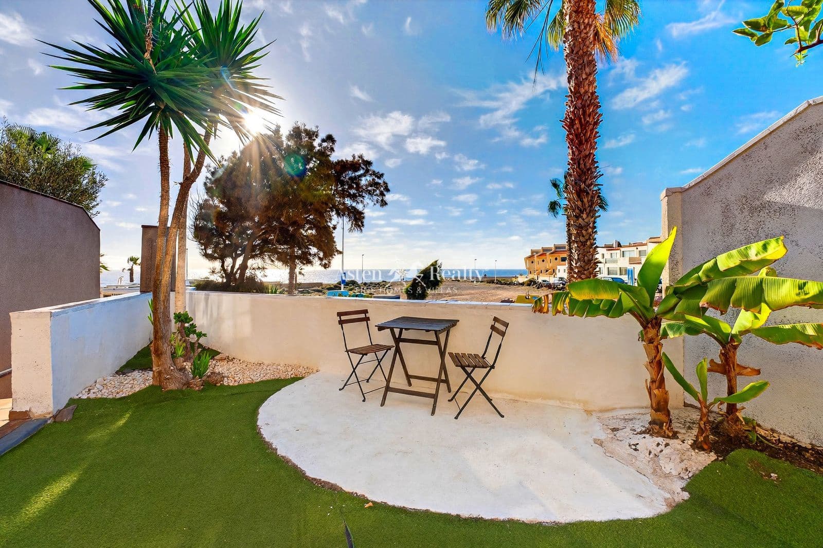 4 bedroom Townhouse for sale in El Medano with garage - € 699,000 (Ref: 9588480)