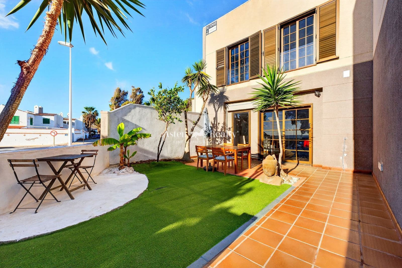 4 bedroom Townhouse for sale in El Medano with garage - € 699,000 (Ref: 9588480)