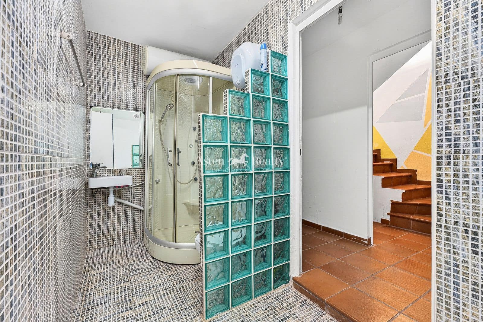 4 bedroom Townhouse for sale in El Medano with garage - € 699,000 (Ref: 9588480)