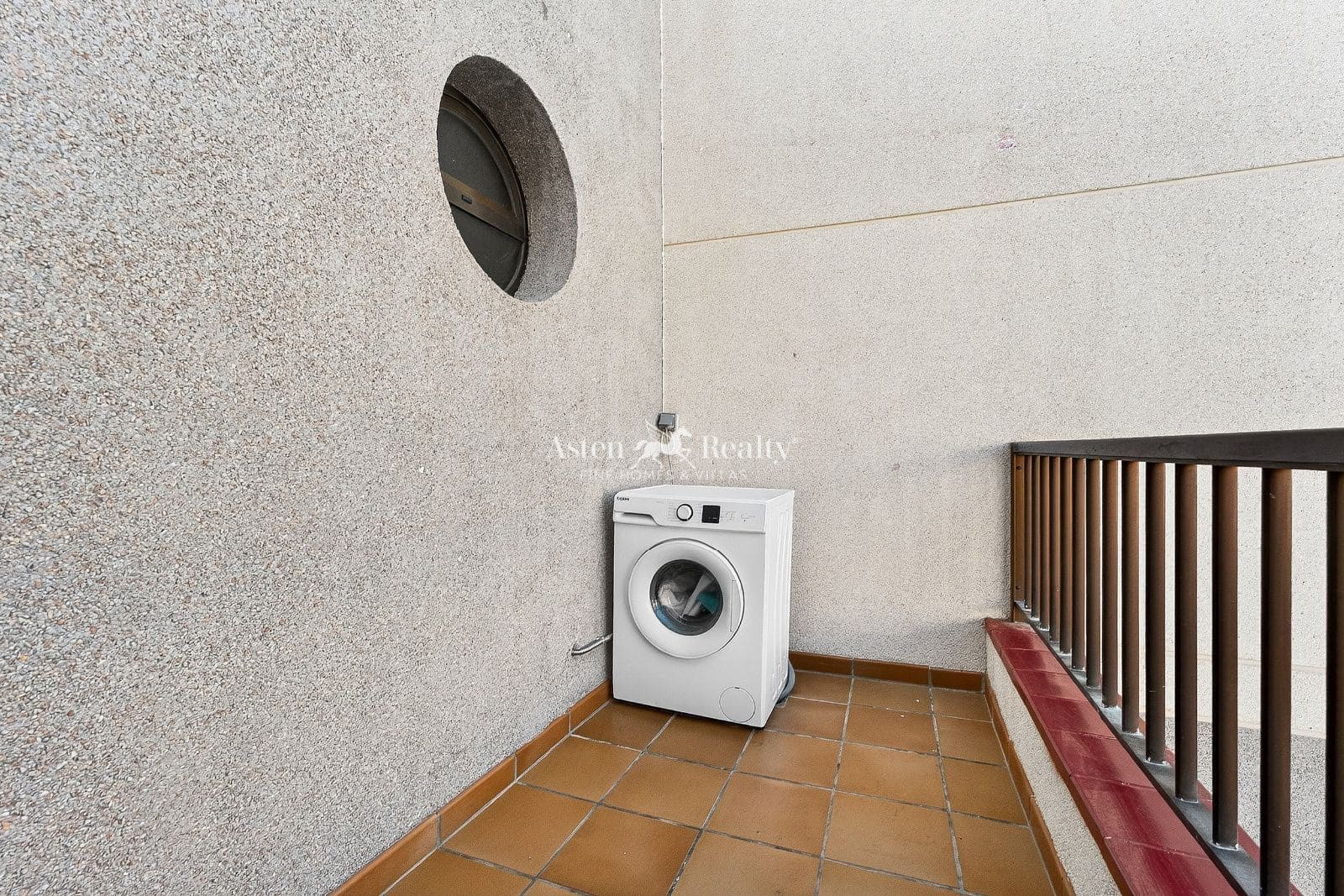 4 bedroom Townhouse for sale in El Medano with garage - € 699,000 (Ref: 9588480)