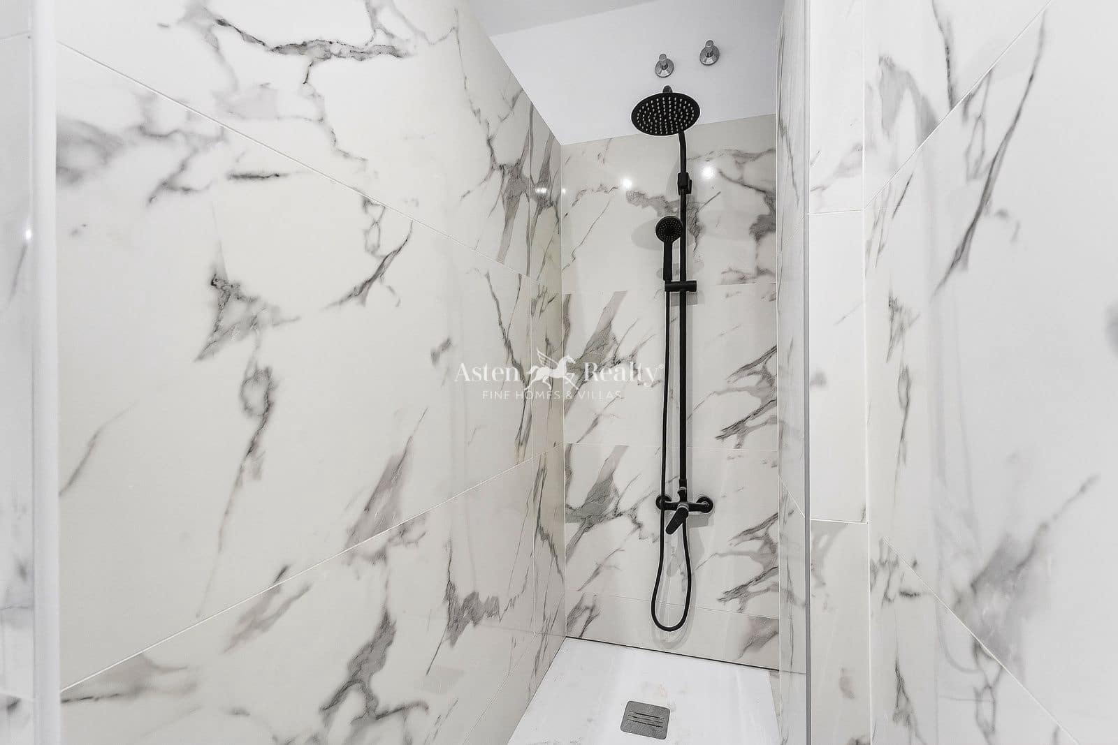 2 makuuhuone Asunto myytävänä paikassa Adeje - 270 000 € (Ref: 9588481)