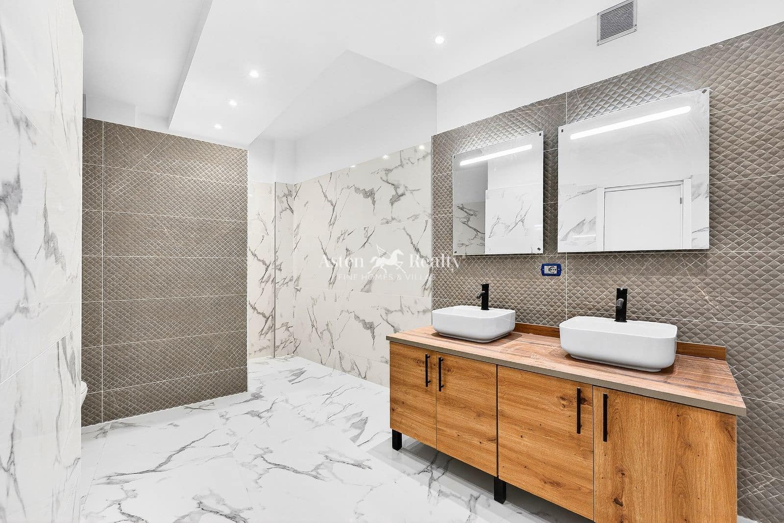 2 makuuhuone Asunto myytävänä paikassa Adeje - 270 000 € (Ref: 9588481)