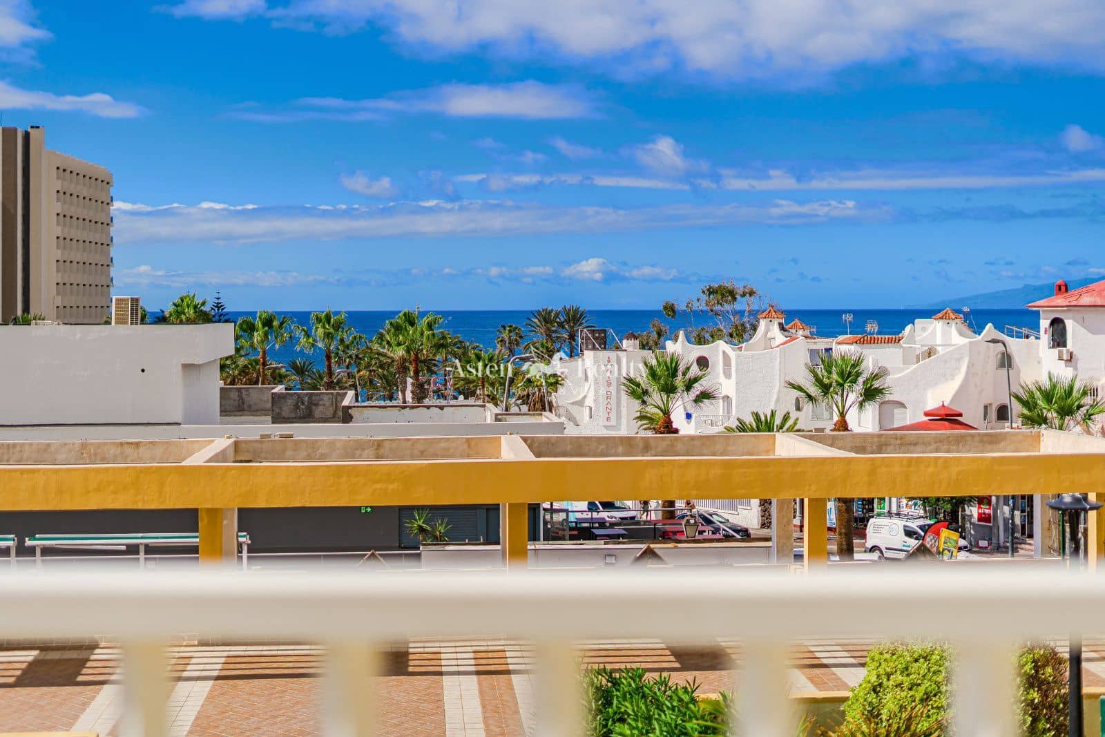 2 slaapkamer Flat te koop in Playa de las Americas met zwembad garage - € 395.000 (Ref: 9603468)