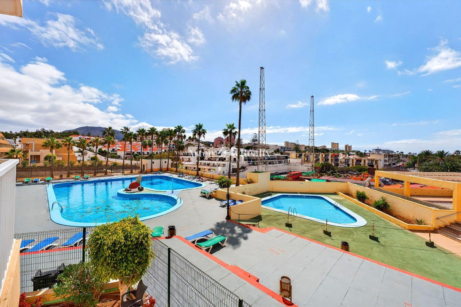 2 slaapkamer Flat te koop in Playa de las Americas met zwembad garage - € 395.000 (Ref: 9603468)