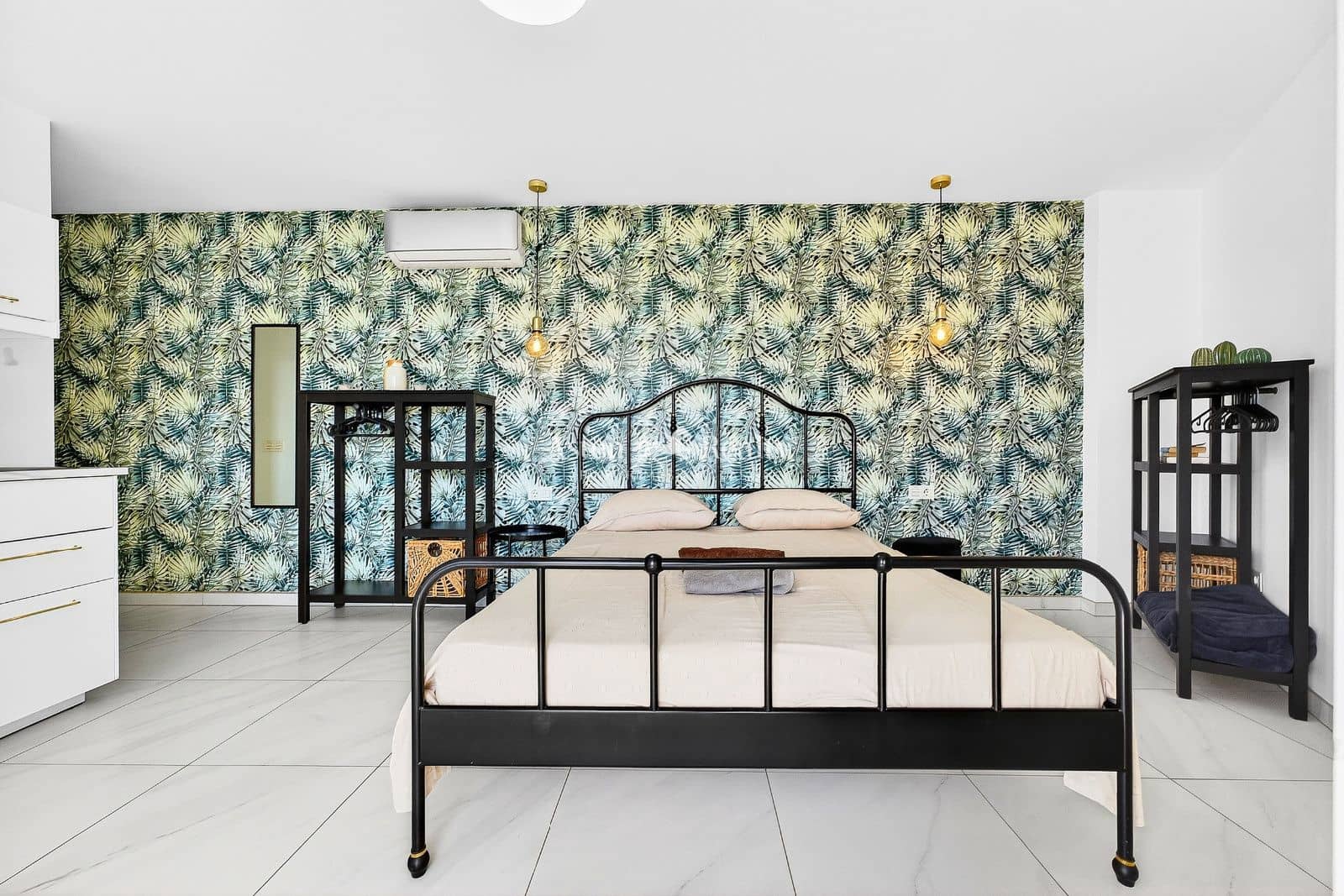 2 slaapkamer Flat te koop in Playa de las Americas met zwembad garage - € 395.000 (Ref: 9603468)