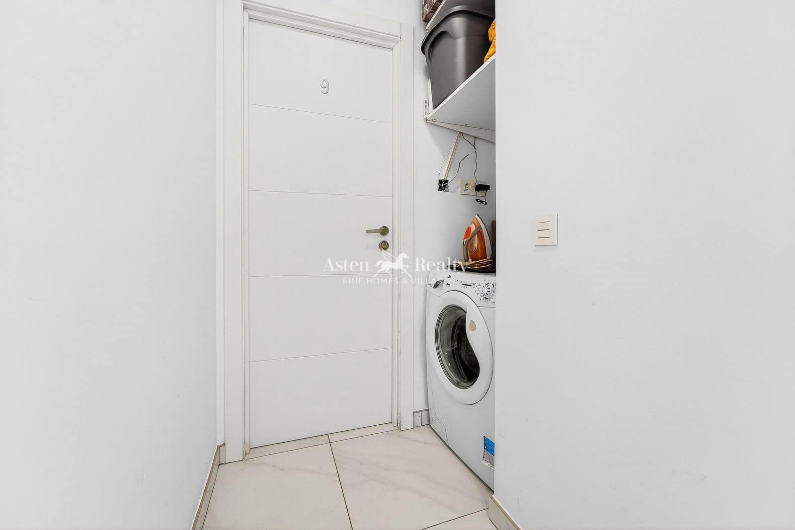 2 slaapkamer Flat te koop in Playa de las Americas met zwembad garage - € 395.000 (Ref: 9603468)