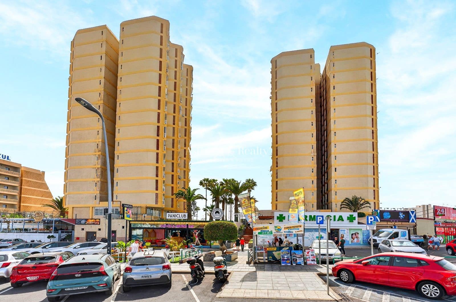 2 slaapkamer Flat te koop in Playa de las Americas met zwembad garage - € 395.000 (Ref: 9603468)