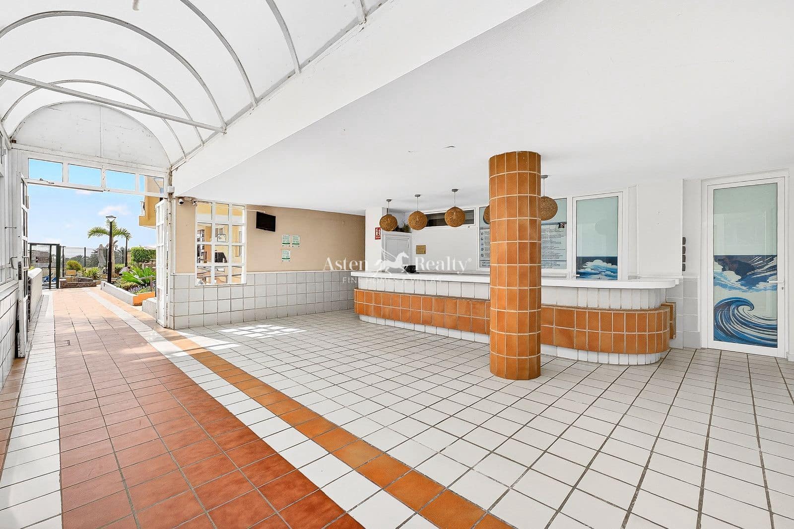 2 slaapkamer Flat te koop in Playa de las Americas met zwembad garage - € 395.000 (Ref: 9603468)