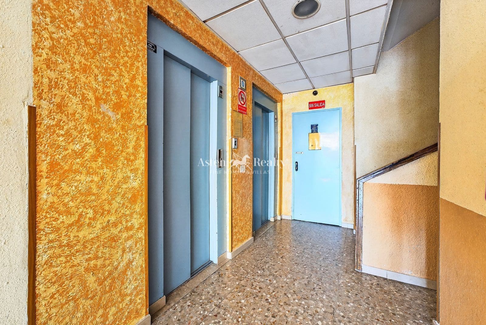 2 slaapkamer Flat te koop in Playa de las Americas met zwembad garage - € 395.000 (Ref: 9603468)