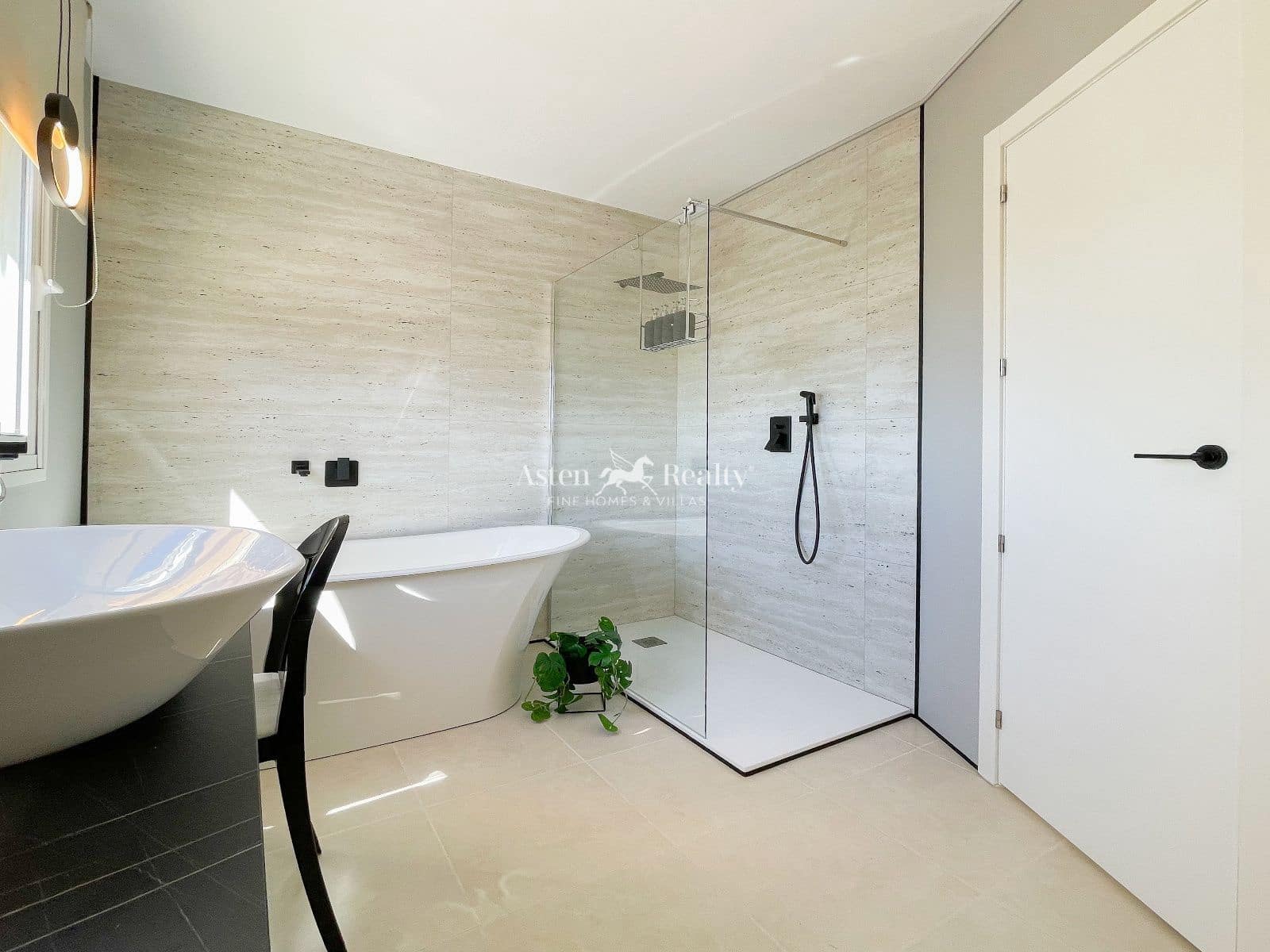 Piso de 1 habitación en Los Cristianos en venta con piscina - 385.000 € (Ref: 9617102)