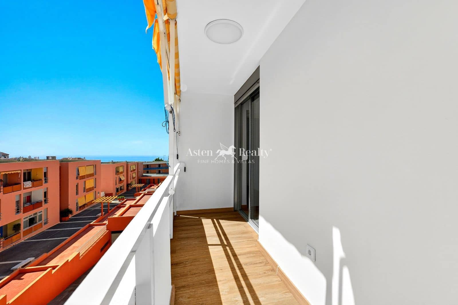 Piso de 2 habitaciones en Adeje en venta con garaje - 295.000 € (Ref: 9628172)