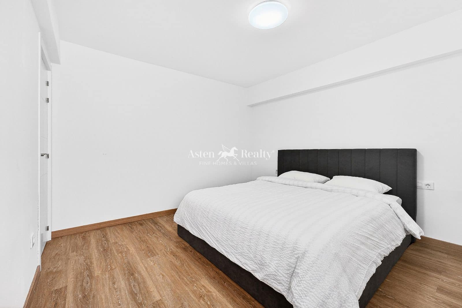 Piso de 2 habitaciones en Adeje en venta con garaje - 295.000 € (Ref: 9628172)