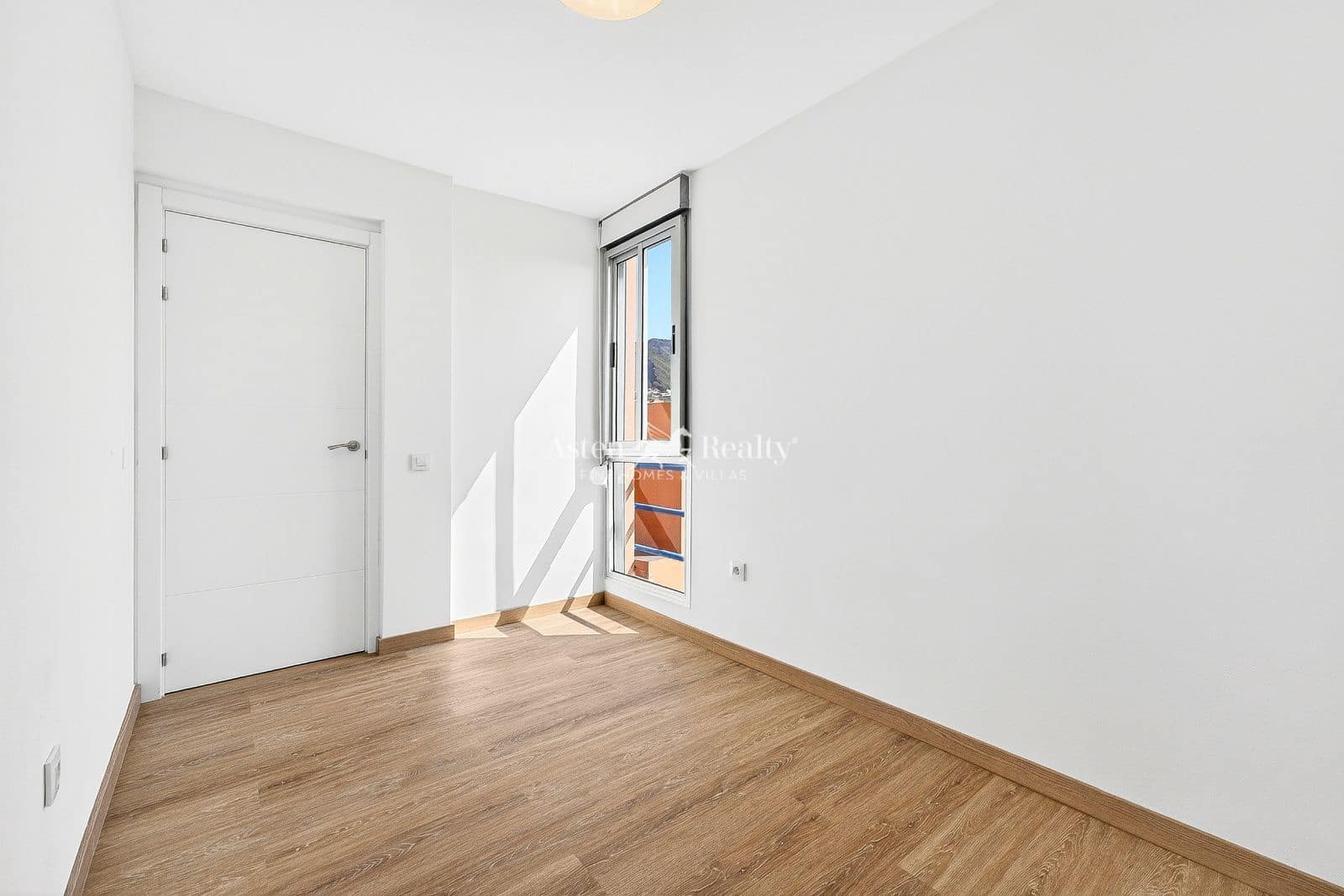 Piso de 2 habitaciones en Adeje en venta con garaje - 295.000 € (Ref: 9628172)