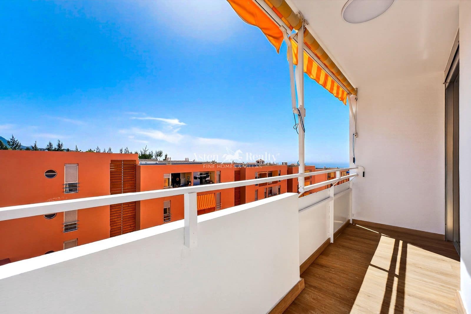 Piso de 2 habitaciones en Adeje en venta con garaje - 295.000 € (Ref: 9628172)