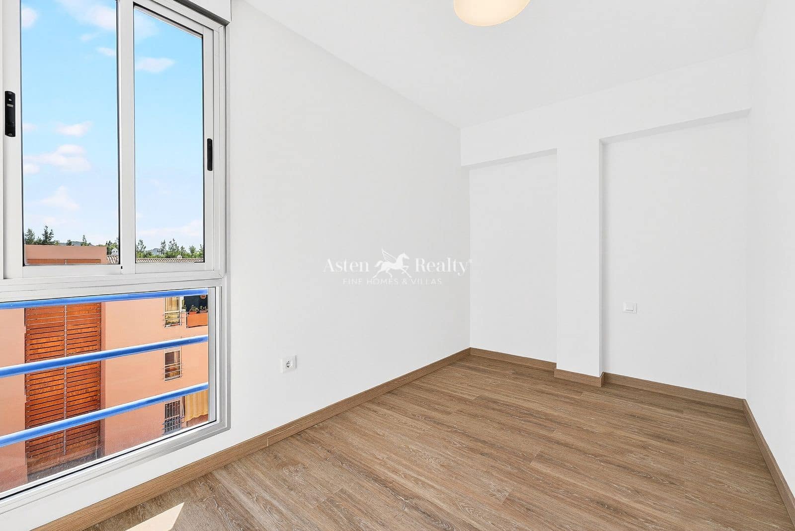 Piso de 2 habitaciones en Adeje en venta con garaje - 295.000 € (Ref: 9628172)