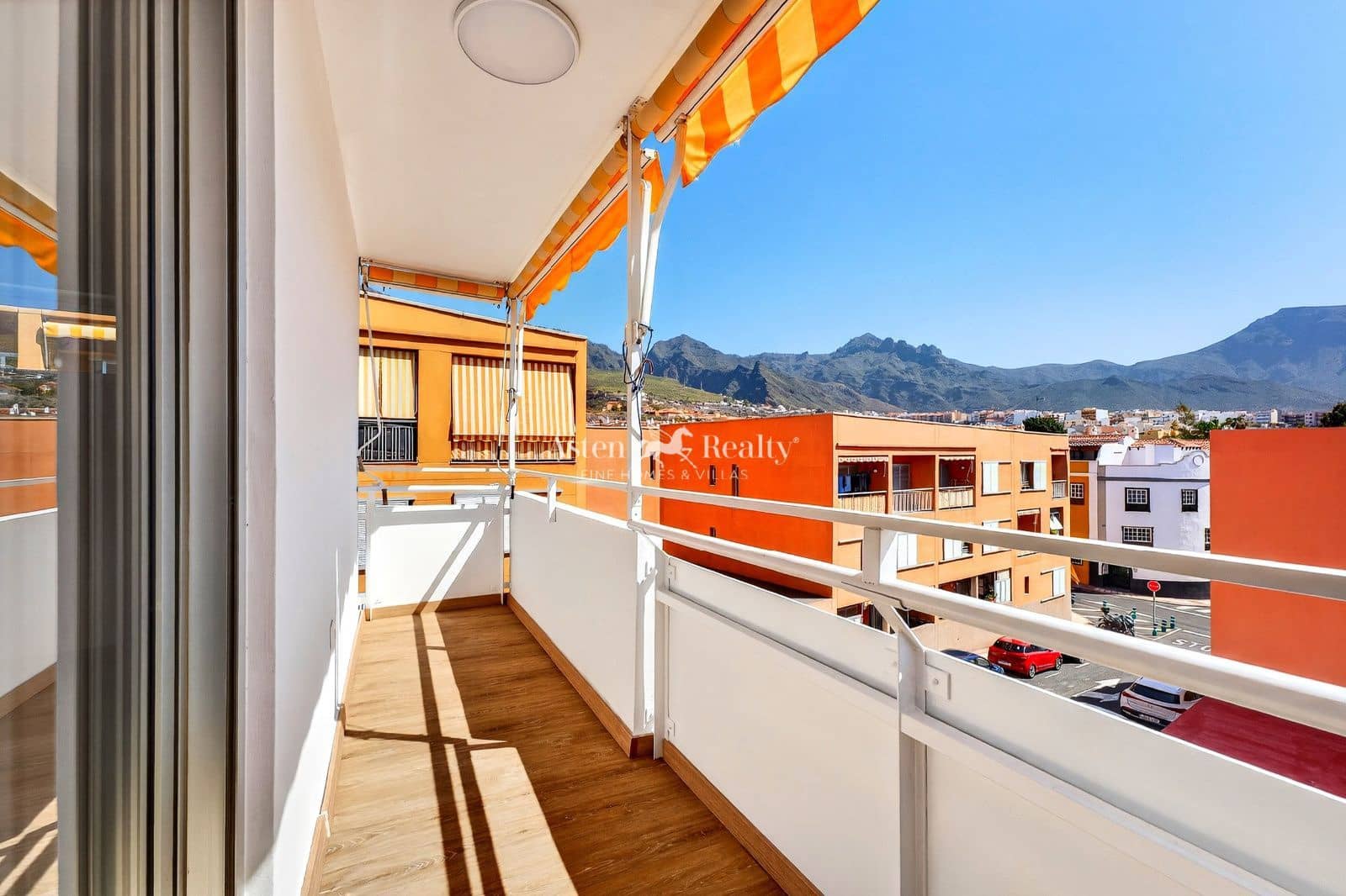 Piso de 2 habitaciones en Adeje en venta con garaje - 295.000 € (Ref: 9628172)