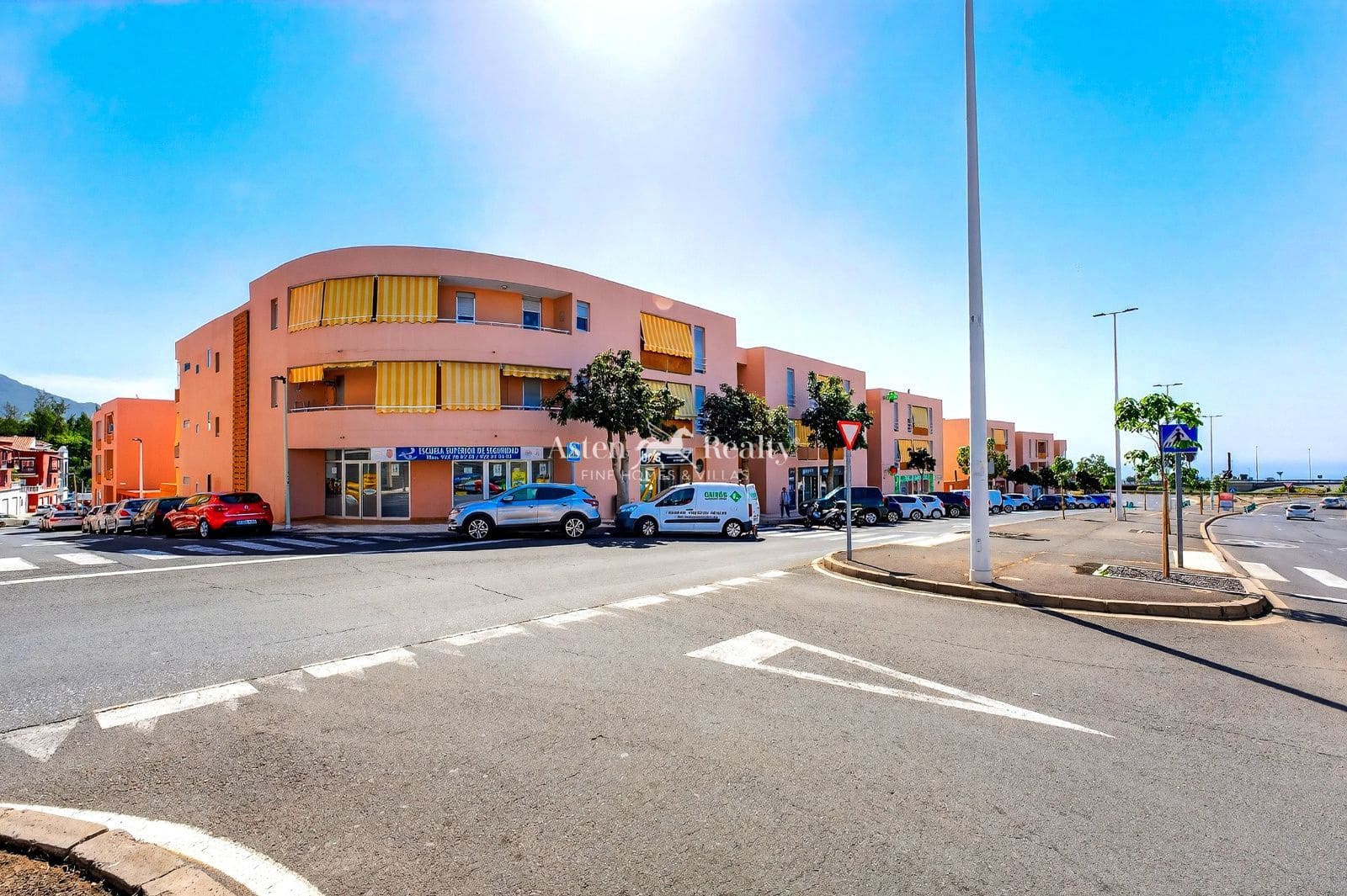 Piso de 2 habitaciones en Adeje en venta con garaje - 295.000 € (Ref: 9628172)