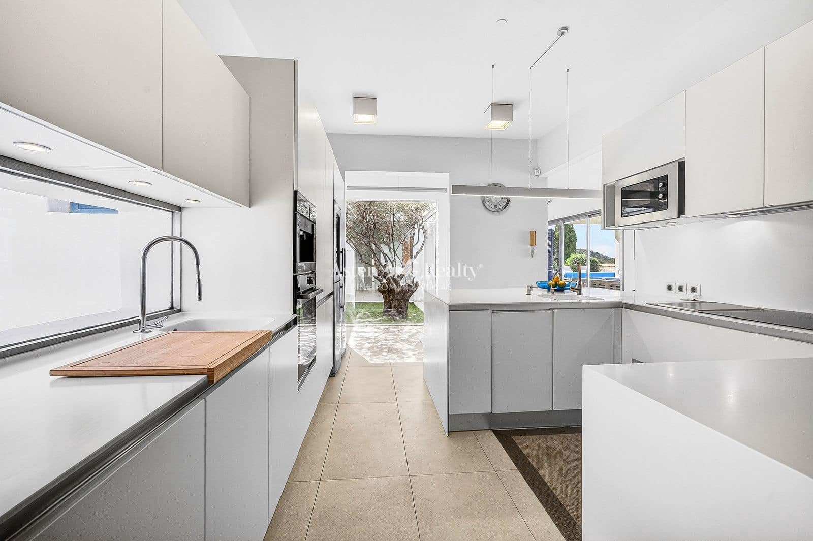 5 soverom Hus til salgs i Torviscas med svømmebasseng garasje - € 2 000 000 (Ref: 9630575)