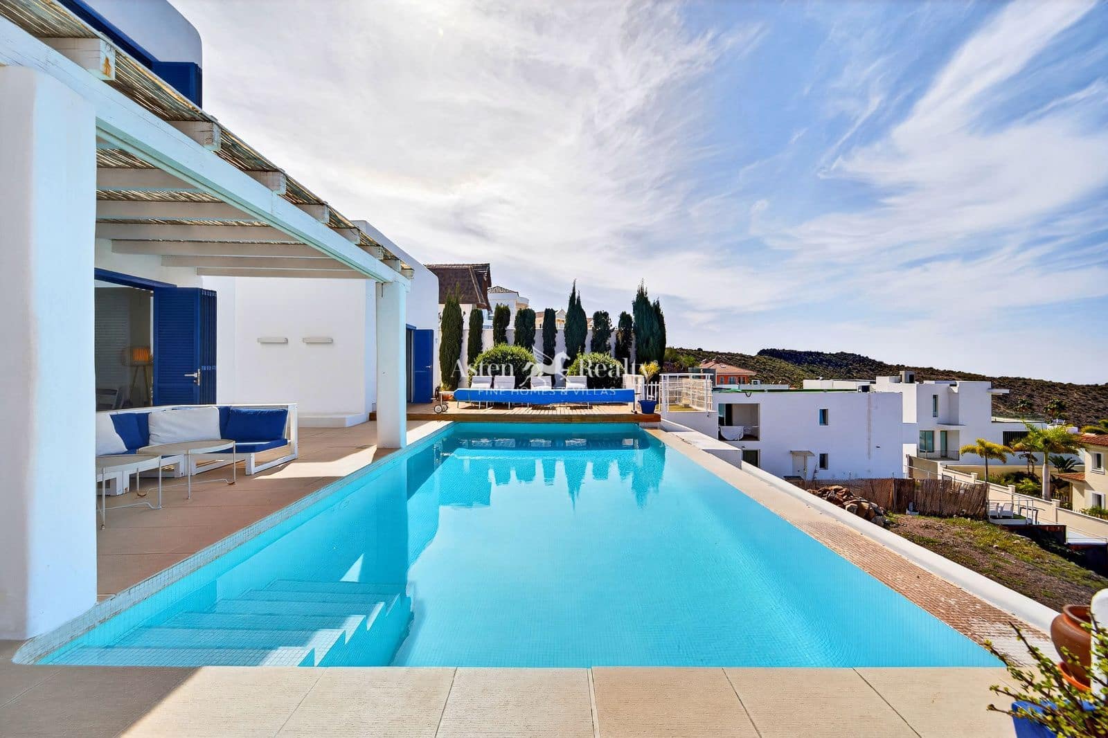 5 soverom Hus til salgs i Torviscas med svømmebasseng garasje - € 2 000 000 (Ref: 9630575)