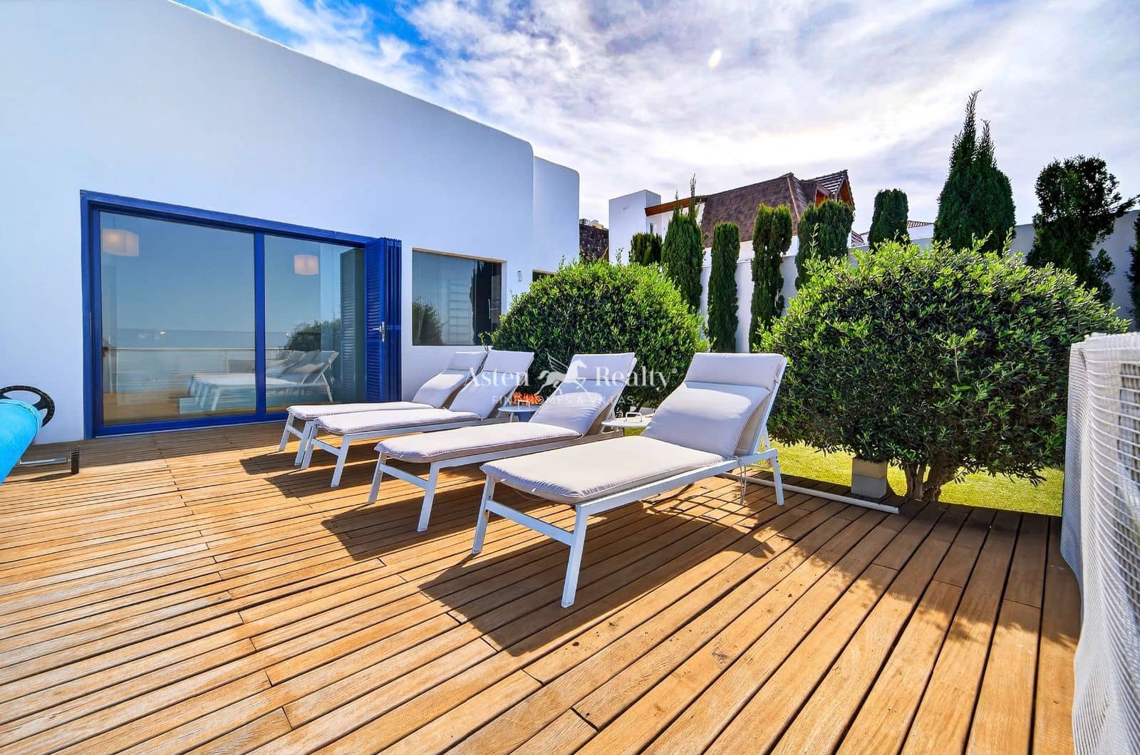 5 soverom Hus til salgs i Torviscas med svømmebasseng garasje - € 2 000 000 (Ref: 9630575)