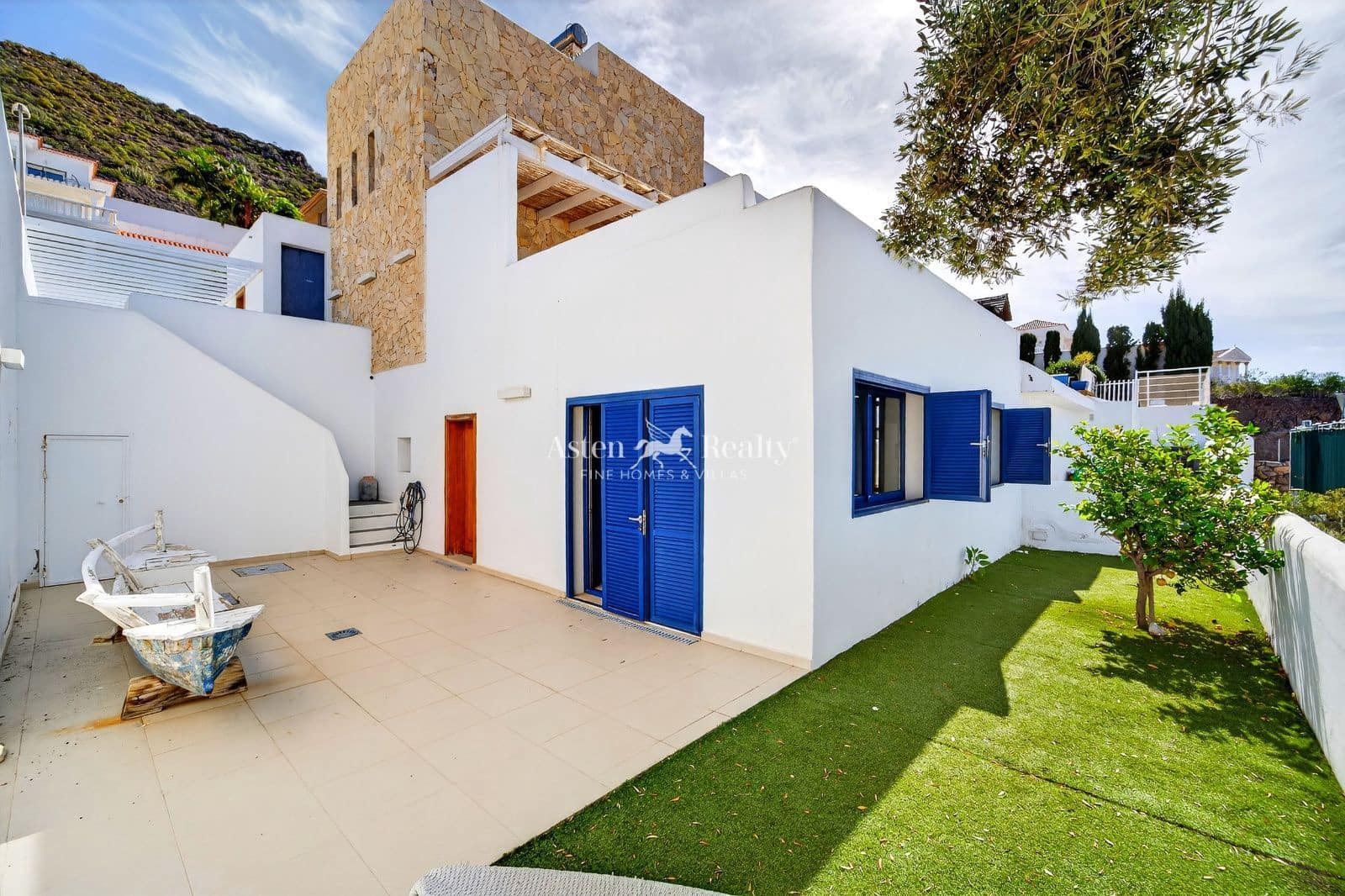 5 soverom Hus til salgs i Torviscas med svømmebasseng garasje - € 2 000 000 (Ref: 9630575)