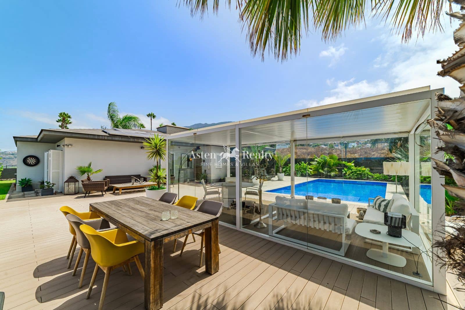 4 quarto Casa em Banda para venda em Puerto de la Cruz com piscina garagem - 1 185 000 € (Ref: 9631459)