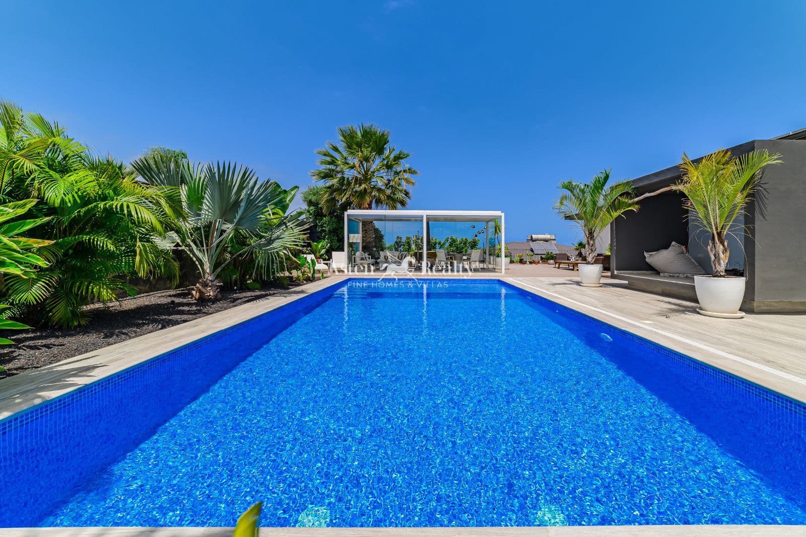 4 quarto Casa em Banda para venda em Puerto de la Cruz com piscina garagem - 1 185 000 € (Ref: 9631459)