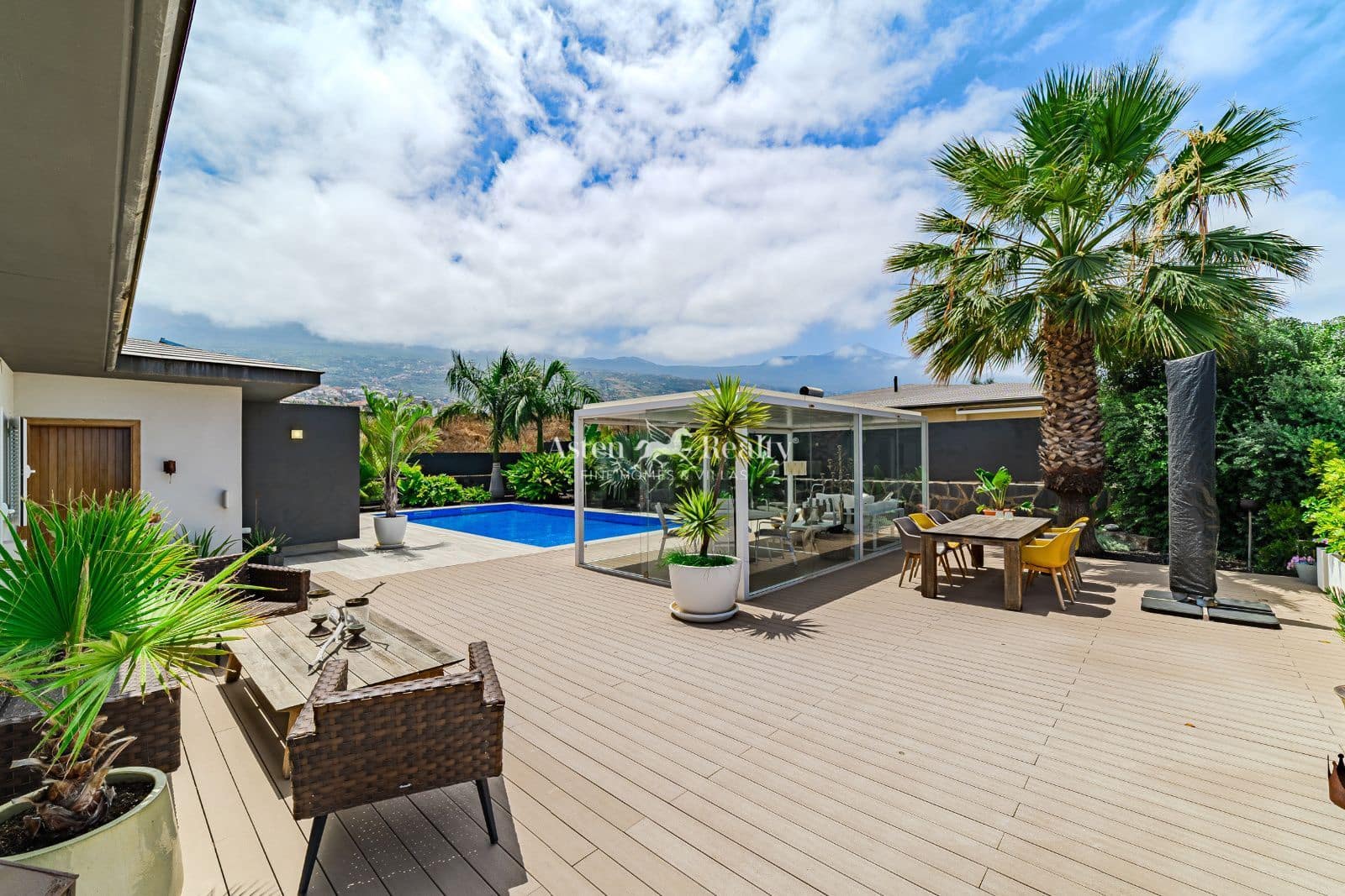 4 quarto Casa em Banda para venda em Puerto de la Cruz com piscina garagem - 1 185 000 € (Ref: 9631459)