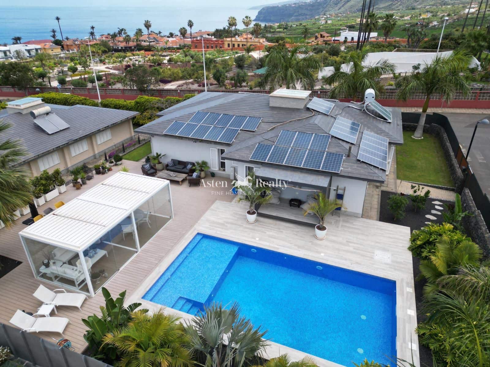 4 quarto Casa em Banda para venda em Puerto de la Cruz com piscina garagem - 1 185 000 € (Ref: 9631459)