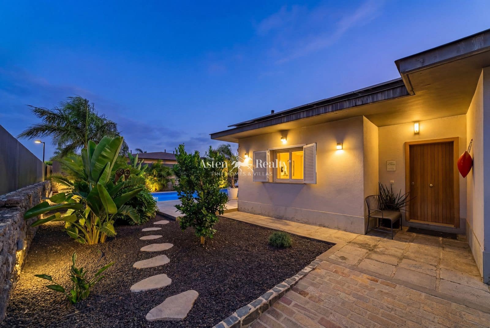 4 bedroom Townhouse for sale in Puerto de la Cruz with pool garage - € 1,185,000 (Ref: 9631459)