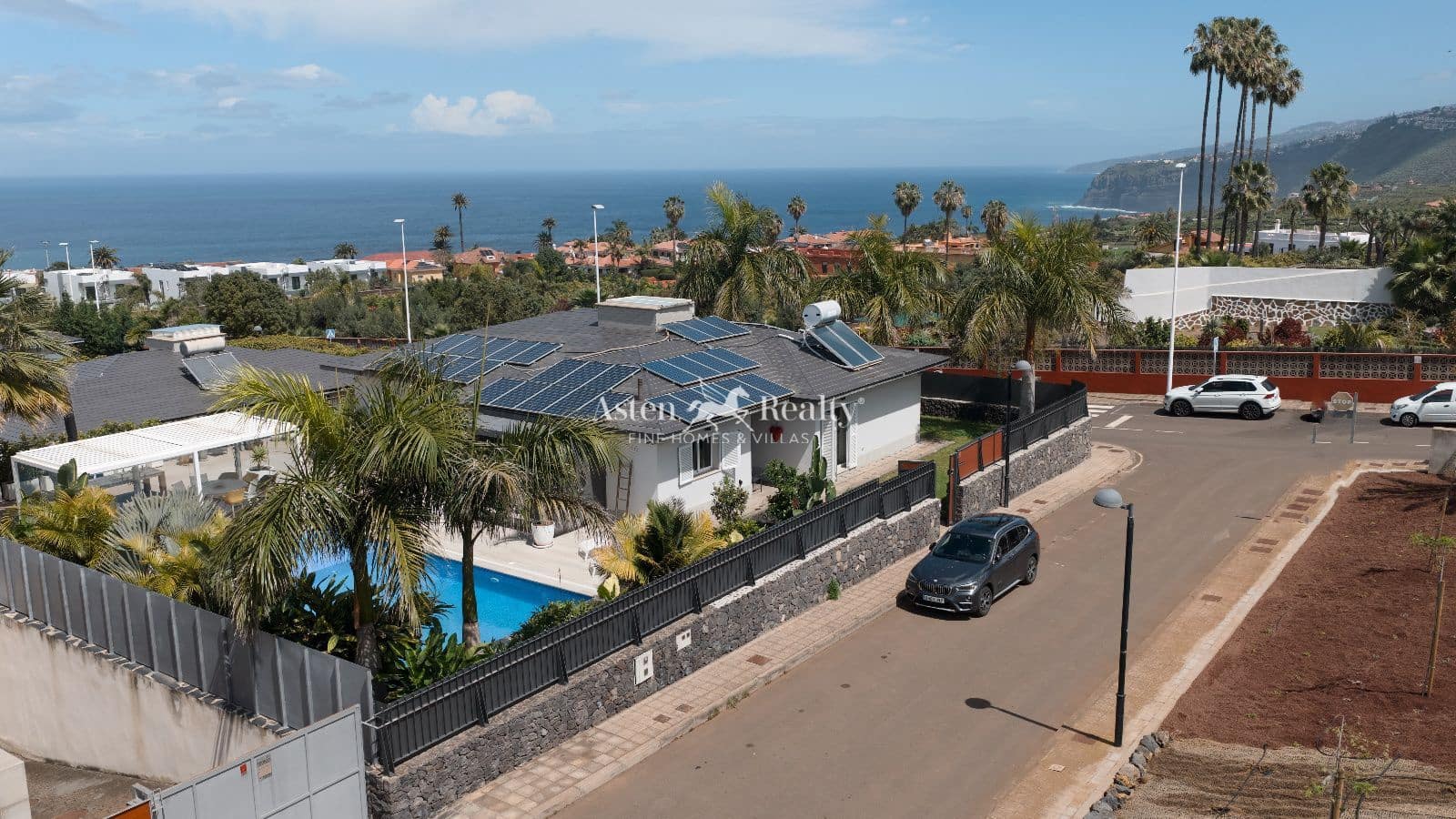 4 bedroom Townhouse for sale in Puerto de la Cruz with pool garage - € 1,185,000 (Ref: 9631459)