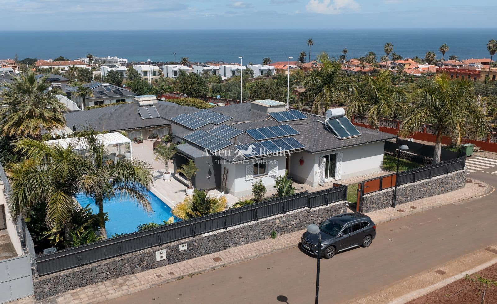 4 bedroom Townhouse for sale in Puerto de la Cruz with pool garage - € 1,185,000 (Ref: 9631459)